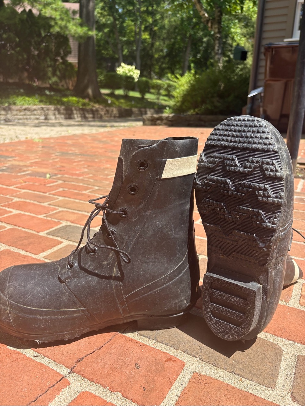 BATA INDUSTRIALS ZeroGuard Vintage Mickey Mouse Boots 9R - Picture 5 of 6